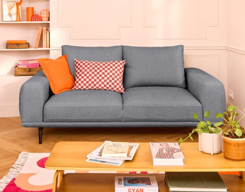 Lisa Design Vicence : notre test du canapé 2 places en tissu (gris)