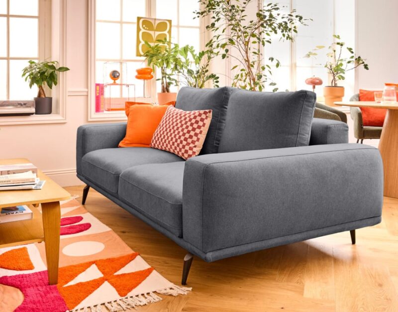 Lisa Design Vicence : notre test du canapé 2 places en tissu (gris)