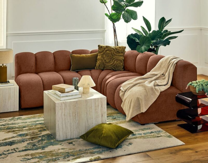 Test du canapé modulable Lisa Design Debbie 4 places (angle réversible) – tissu texturé rouge