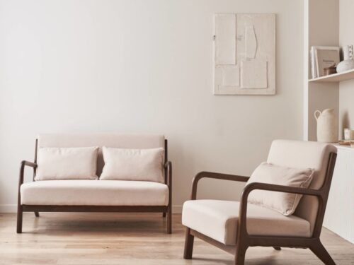 sweeek LORENS : fauteuil et banquette au style scandinave, bois chaleureux et assise épaisse - CoteCanape.fr