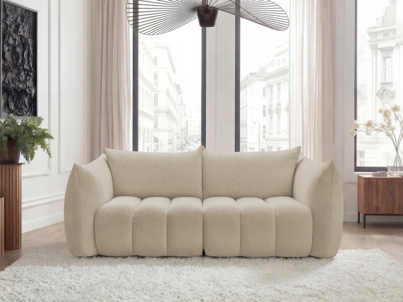 Canapé Azra Bobochic : un 3 places droit en bouclette beige entre confort équilibré et style épuré - Canapé Bobochic