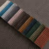 Canapé Enore Bobochic : un angle droit en velours côtelé taupe pour les salons qui veulent du caractère - Canapé Bobochic