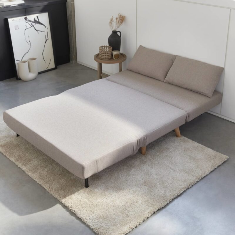 Canapé Guesta Sweeek : un convertible compact en beige taillé pour les petits espaces (Alternative au canapé Nio de Maisons du Monde) - Canapé sweeek