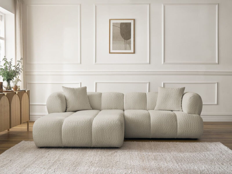 Canapé Pamira Bobochic : un angle gauche 4 places en bouclette beige qui joue la carte du confort moelleux - Canapé Bobochic