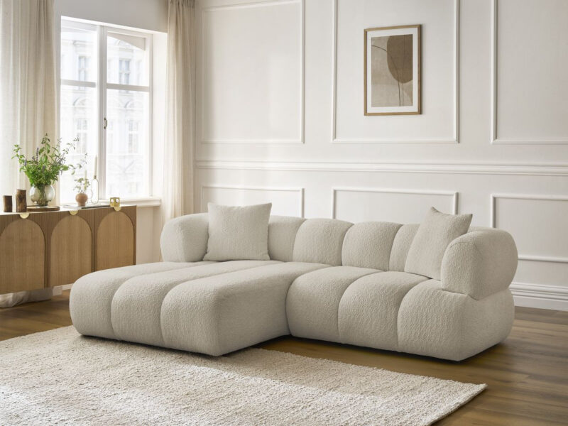 Canapé Pamira Bobochic : un angle gauche 4 places en bouclette beige qui joue la carte du confort moelleux - Canapé Bobochic
