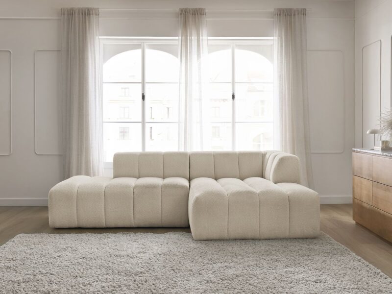 Canapé Annecy Bobochic : un angle droit en bouclette beige pour les salons qui veulent du caractère - Canapé Bobochic