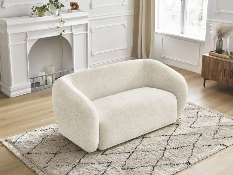Canapé Céline Bobochic : un 2 places fixe en tissu texturé beige aux courbes douces et à l&rsquo;assise généreuse - Canapé Bobochic