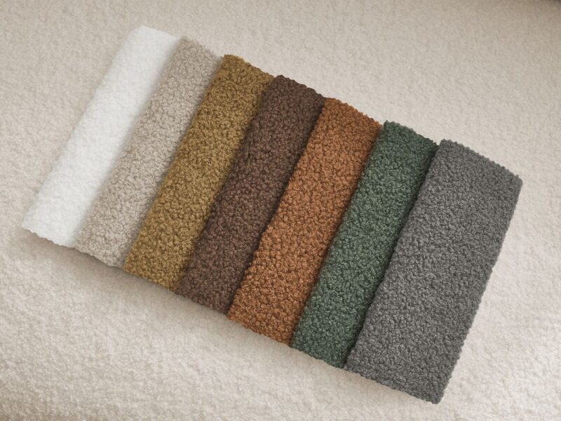 Canapé Elina Bobochic : un 3 places fixe en bouclette beige aux formes sculpturales - Canapé Bobochic