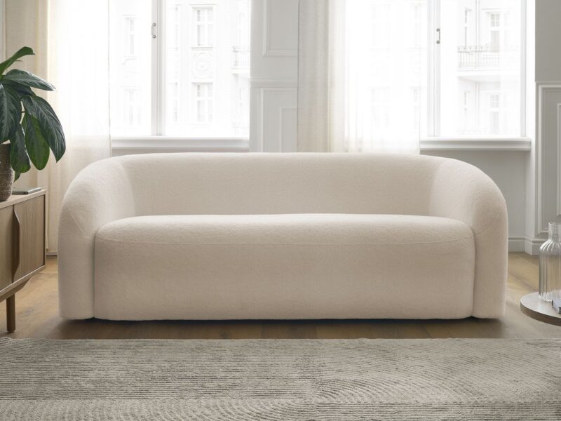 Canapé Elina Bobochic : un 3 places fixe en bouclette beige aux formes sculpturales - Canapé Bobochic