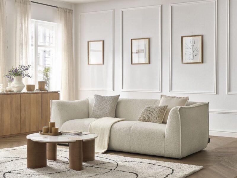 canape-giorgia-bobochic-un-3-places-en-bouclette-beige-taille-pour-les-salons-modernes_1-1.jpg Canapé Giorgia Bobochic : un 3 places en bouclette beige taillé pour les salons modernes - Canapé Bobochic