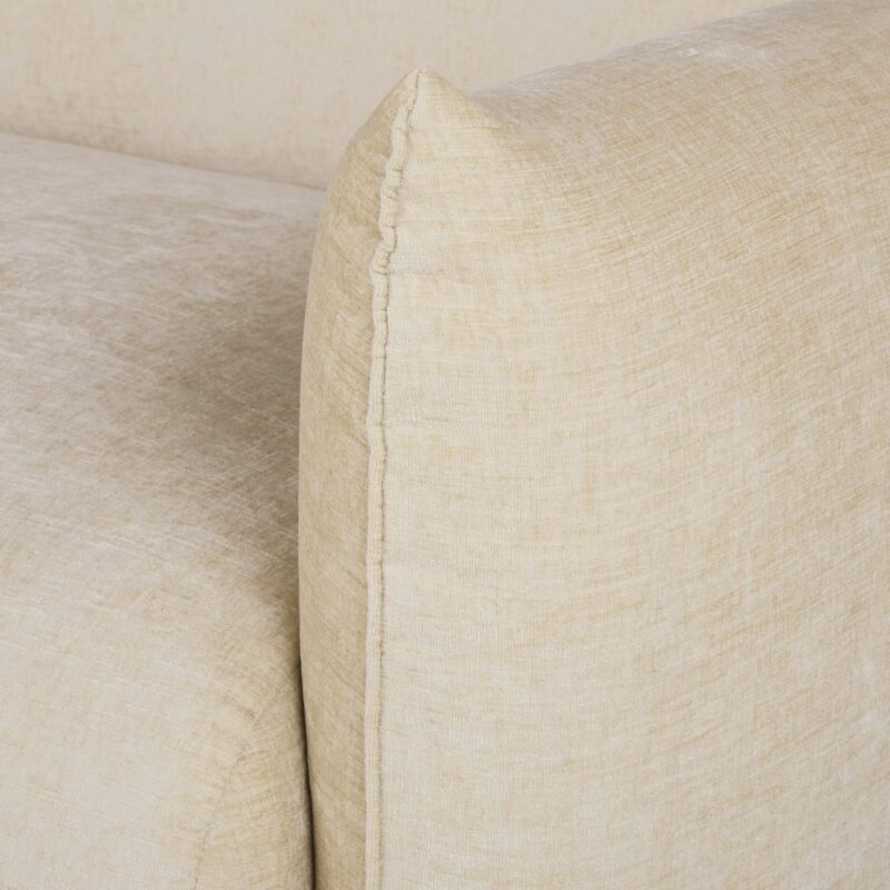 Canapé Jada Maisons Du Monde : un 3/4 places velouté beige au design épuré pour les intérieurs contemporains - Canapé Maisons du Monde