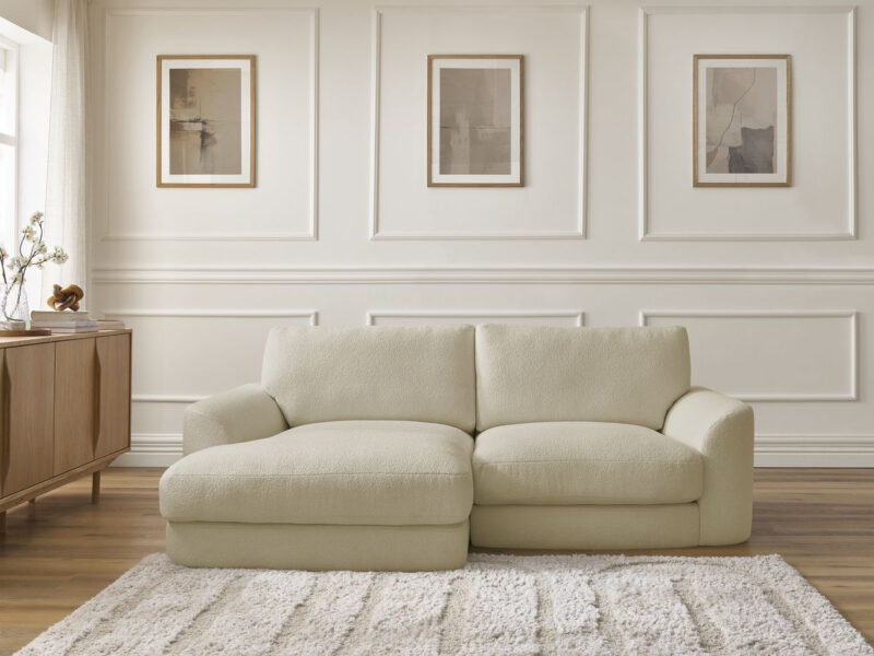 Canapé Leonore Bobochic : un angle fixe en bouclette beige taillé pour les salons qui veulent du moelleux sans se ruiner - Canapé Bobochic