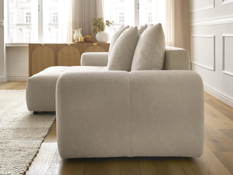 Canapé Roxelane Conforama : un angle convertible beige 3 places qui vise le polyvalent à tout prix - Canapé Conforama