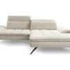 Canapé Zephyr Conforama : un angle 4 places fixe en tissu beige qui joue la carte de la sobriété élégante - Canapé Conforama